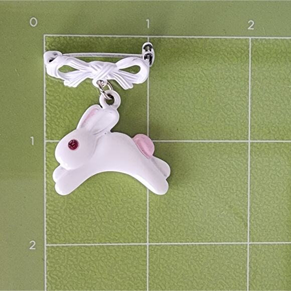 Vintage Enamel Easter Bunny Pin White with Pink Crystal Eye Dangling from Bow - Picture 4 of 4